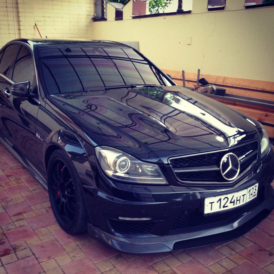 Mercedes c63 чёрный тонированный