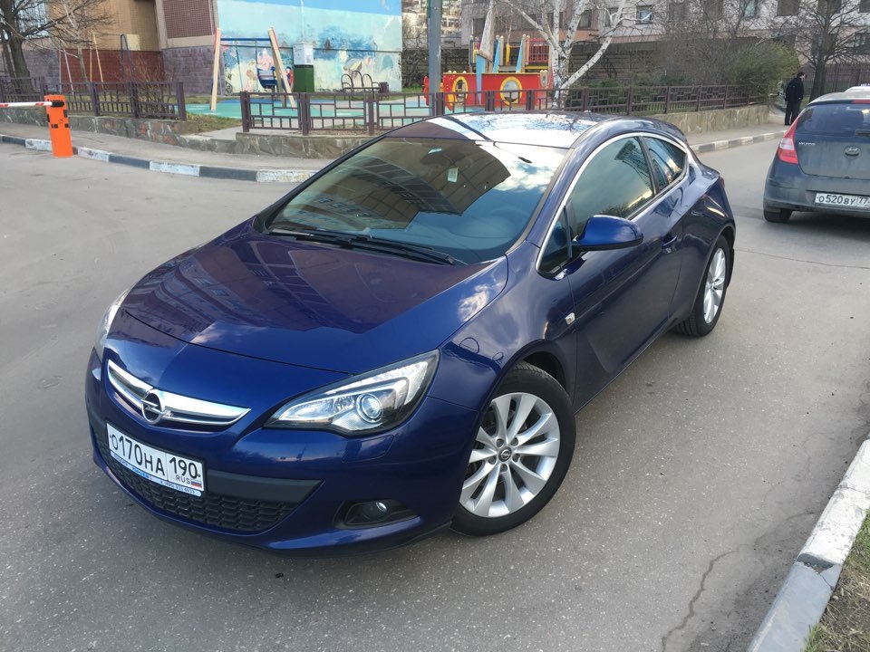 Opel Astra j GTC голубая