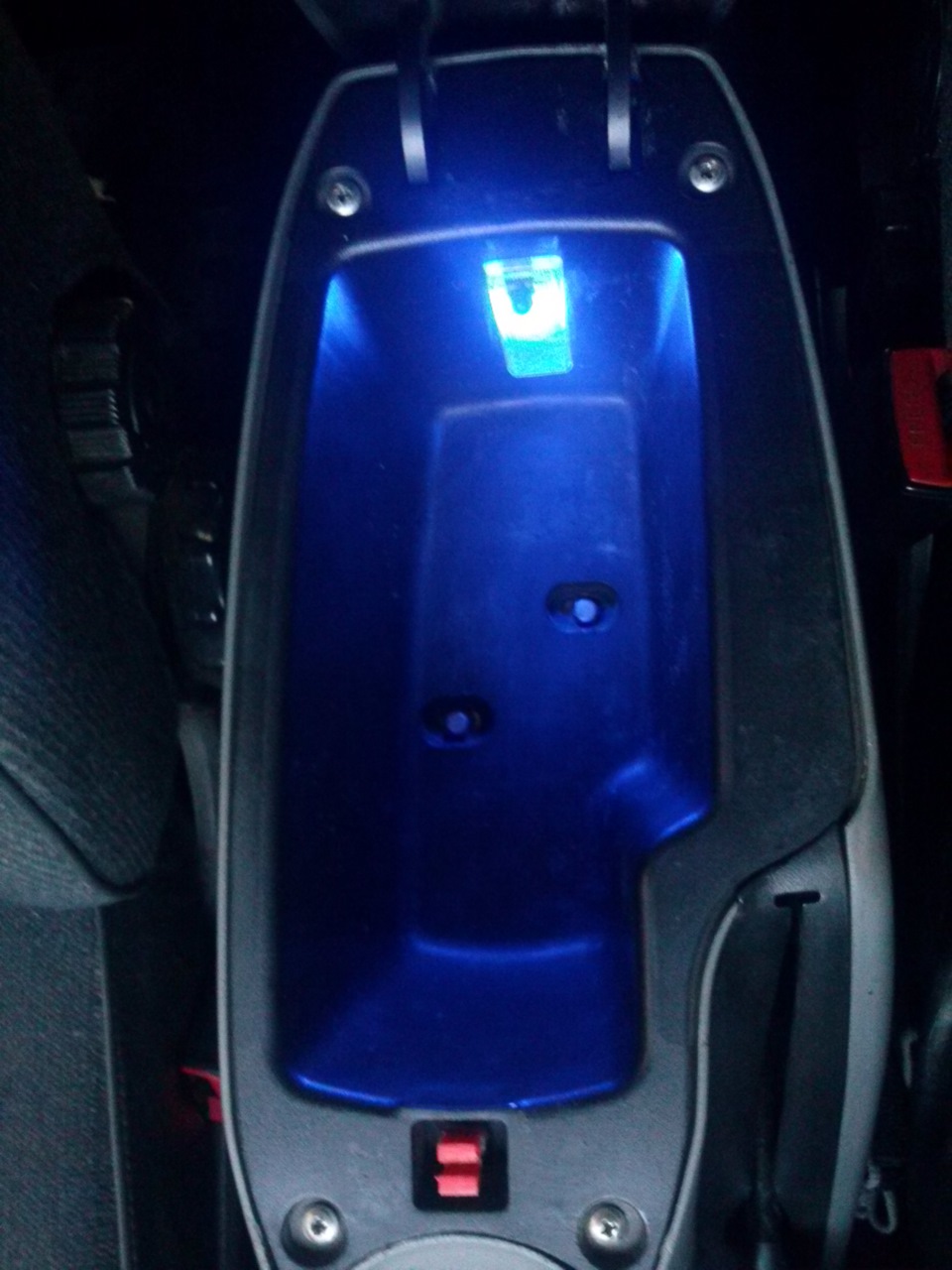 Освещение подлокотника. — ГАЗ 31105, 2,5 л., 2007 года | электроника ...