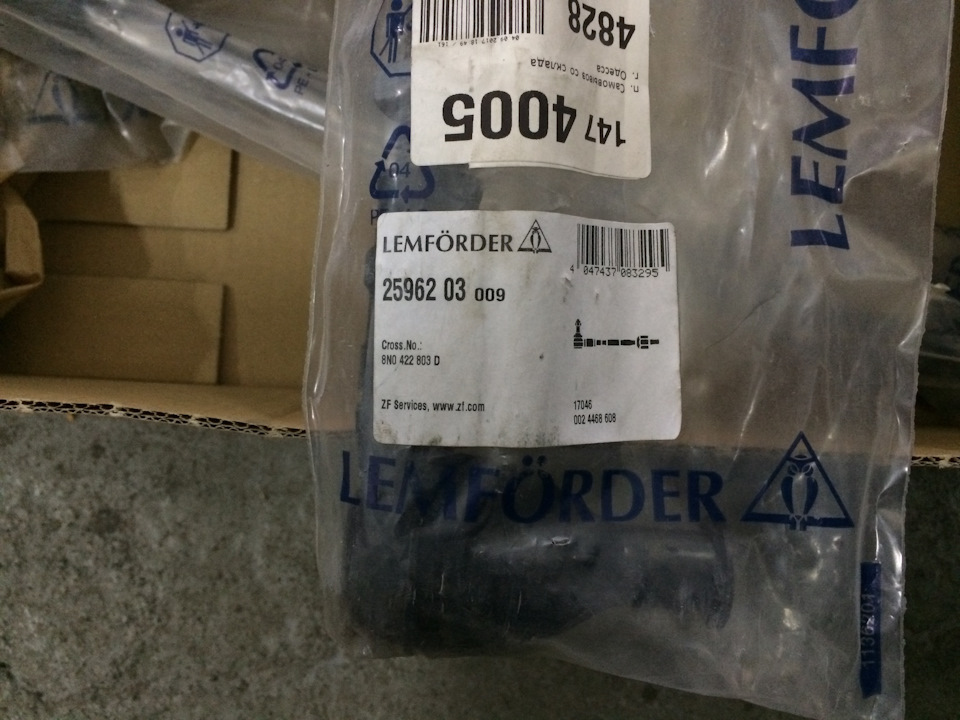 Фото в бортжурнале Volkswagen Golf Mk4. Запчасти на фото: 2596203, 8N0422803D