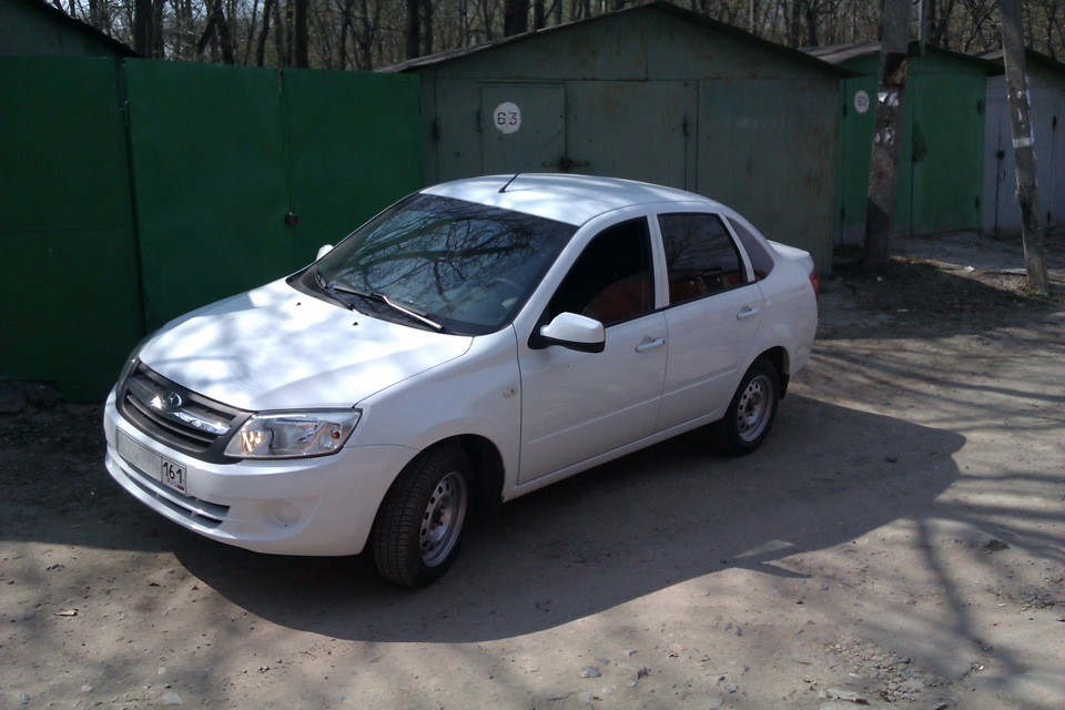 Очень белый — Lada Гранта (1G), 1,6 л, 2013 года | стайлинг | DRIVE2