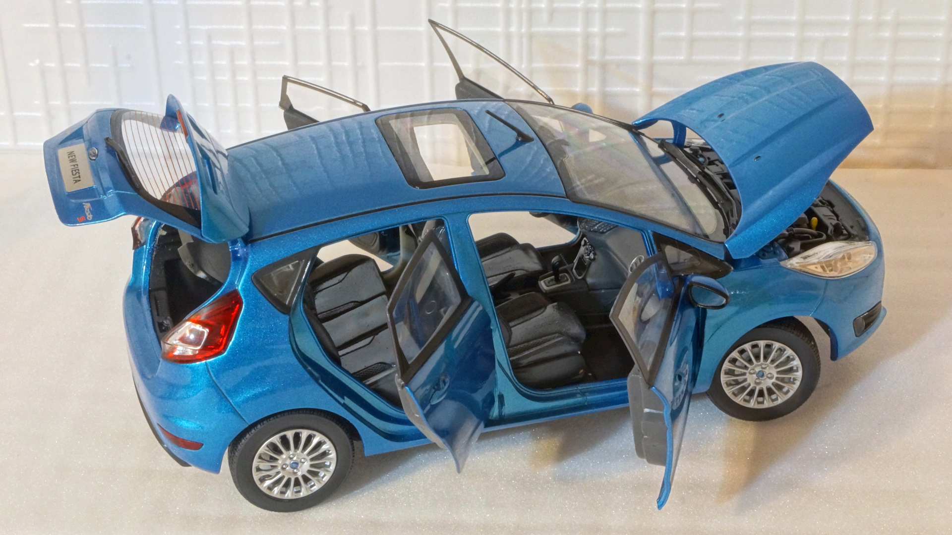 X 1 18 1 12. Форд 1:18. Ford Focus 1 модель 1 18. Ford Focus 2 модель 1 18. Ford Fiesta моделька.