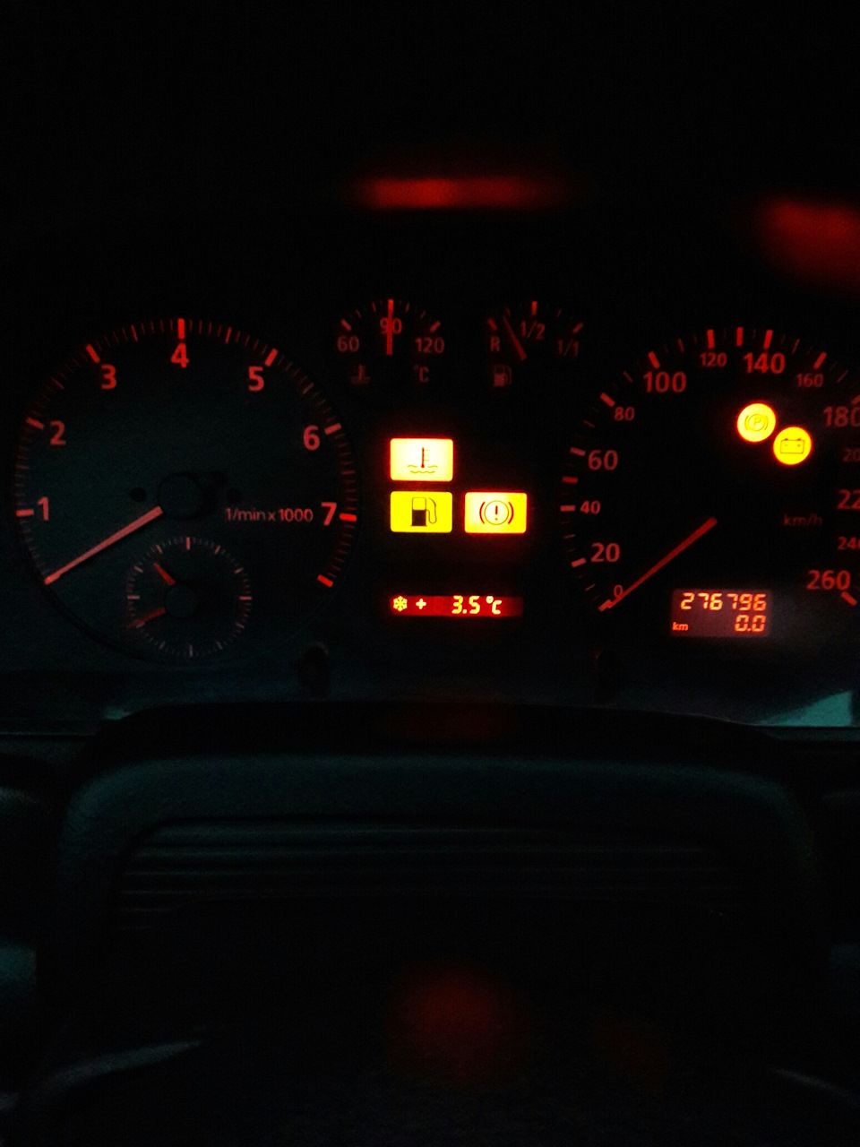 Датчик скорости и лампа давления — Audi A4 (B5), 1,8 л, 1997 года ...