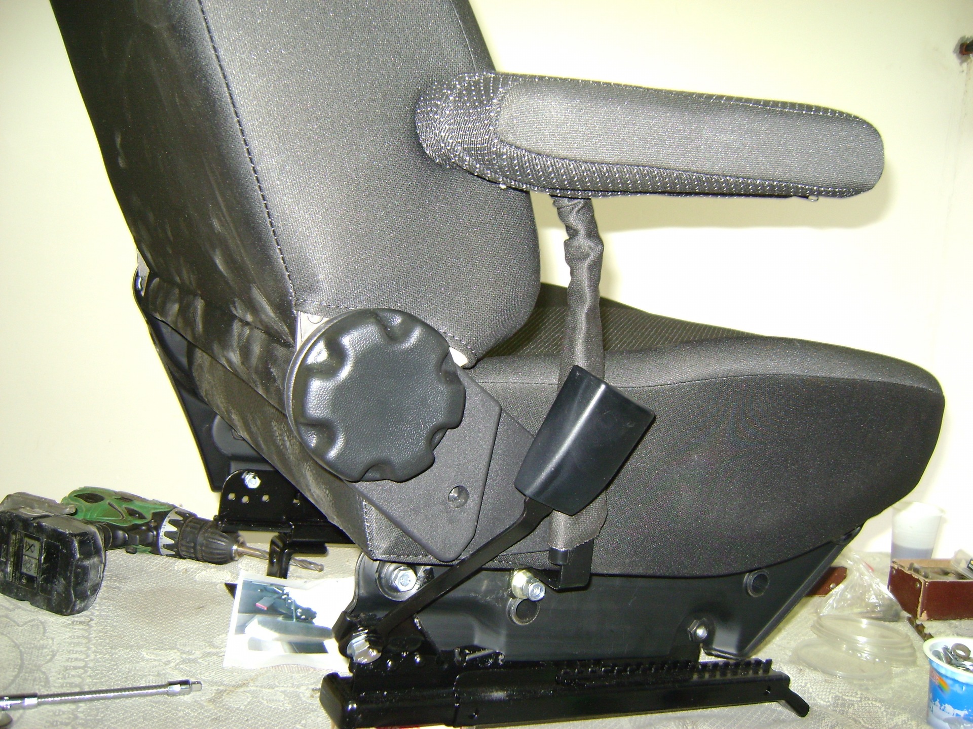 водительское кресло шевроле нива