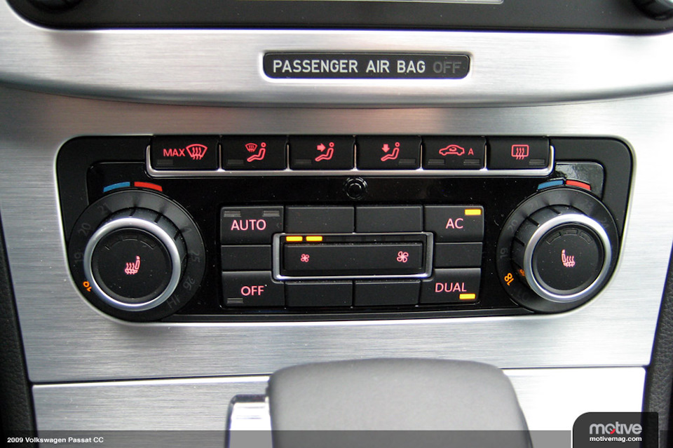 Кнопки пассат сс. Кнопки климата Пассат б6. Климат контроль Passat cc. Климат контроль Пассат б6. Climatronic Volkswagen Passat.
