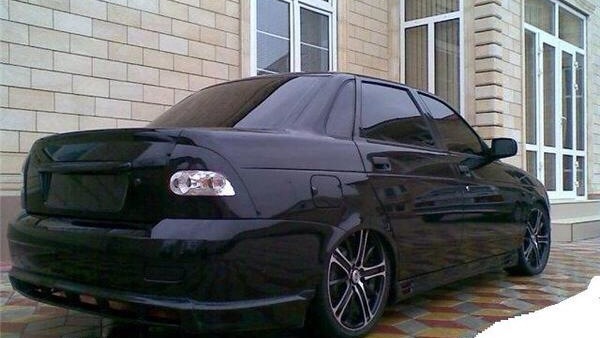 Фото тюнинг черных приор Lada Приора седан 1.6 бензиновый 2009 Сине- черный на DRIVE2