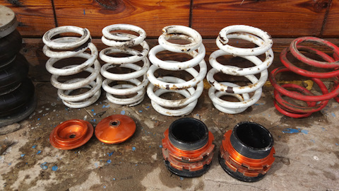 W120 стакан пружины. Мерседес 2010 стакан под передние пружины. Стакан пружины. Перекосило пружину. Опора пружины мерседес w210.