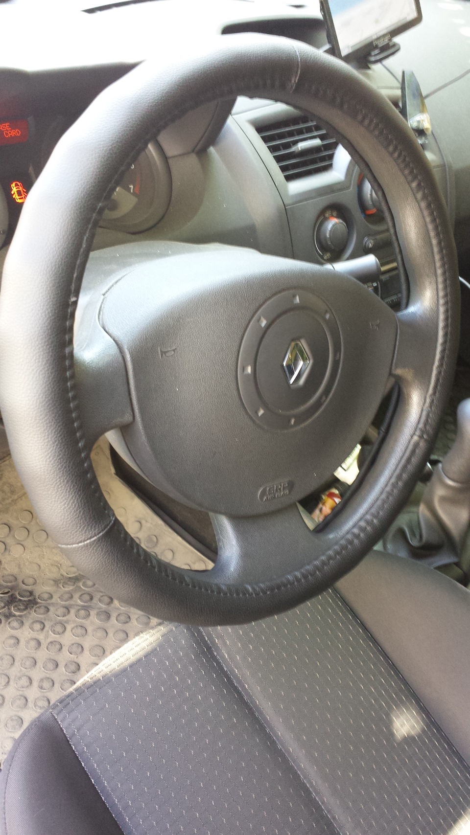 Оплетка на руль рено меган. Чехол для перетяжки руля рено колеос 1 2008 г. Оплетка на руль рено меган 2. Оплетка для руля зебра. Руль megane 2.