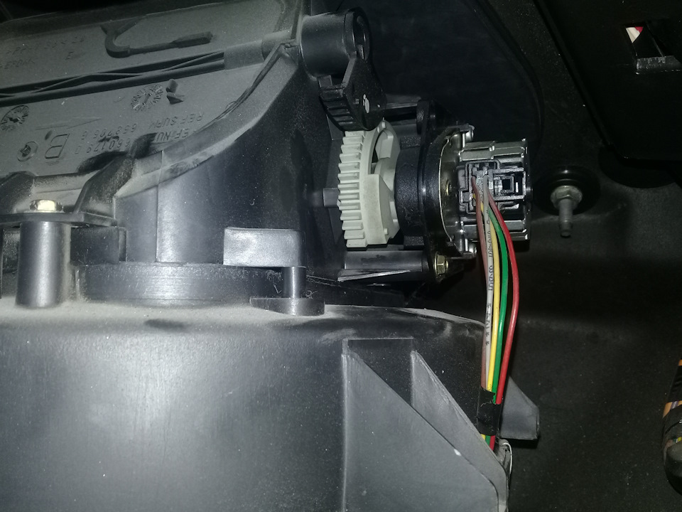 потеет лобовое стекло — Peugeot 607, 2,2 л, 2001 года | своими руками ...