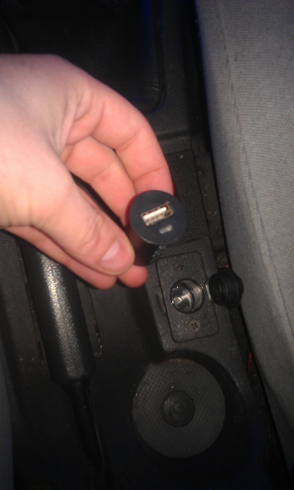 Замена штатного прикуривателя на удлинённый с заглушкой. — Lada Приора ...