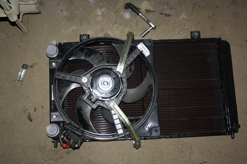 Вентилятор ваз приора. Греется Приора радиатор. Двигатель греется и кипит. Воздух в системе охлаждения Приора. Приора кипит.