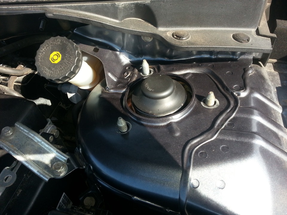 Растяжка чашек передней подвески — Mitsubishi Lancer X, 2,4 л, 2007 ...