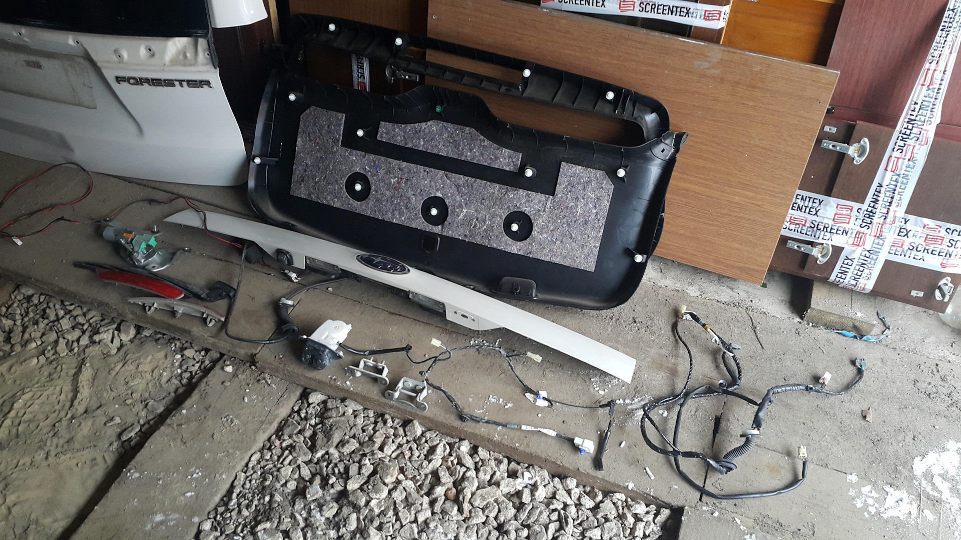 как снять накладку субару. как снять накладку субару. щиток приборов субару легаси 1999. ручка багажника пола subaru outback. снятие передних стоек салона форестер sh.