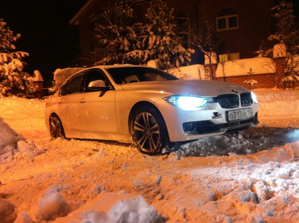 М5 зима. БМВ 3 В f30 зимой. БМВ 5 f10 белая зимой. BMW m5 f10 зима. БМВ е60 в снегу.