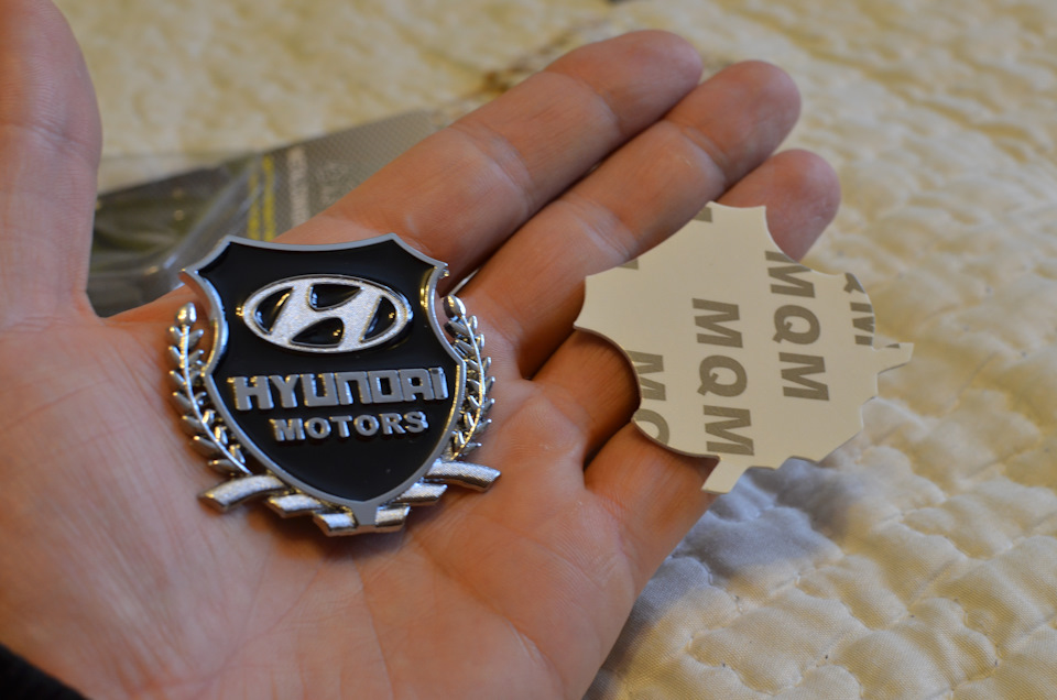 Значок металлический, крепится на двухсторонний скотч. — Hyundai Tucson (TL)