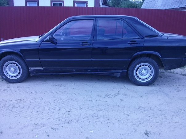 Вот решил подкрасить диски, пока новые не купил)) — Mercedes-Benz 190 ...