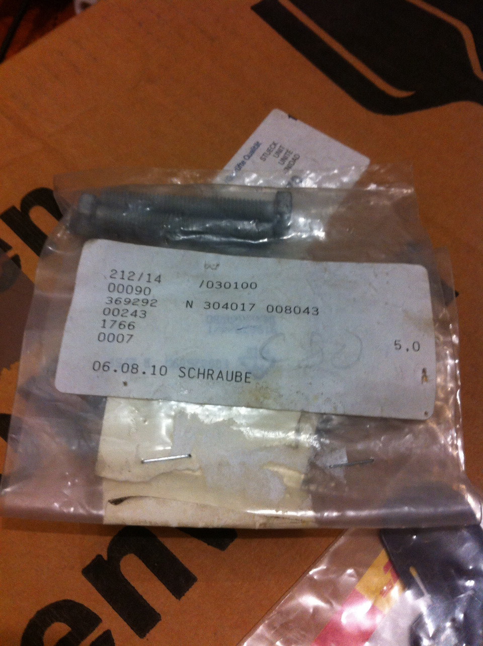 Болты кронштейна впускного коллектора — Mercedes-Benz 190 (W201). Запчасти на фото: 0301Q0, N304017008043