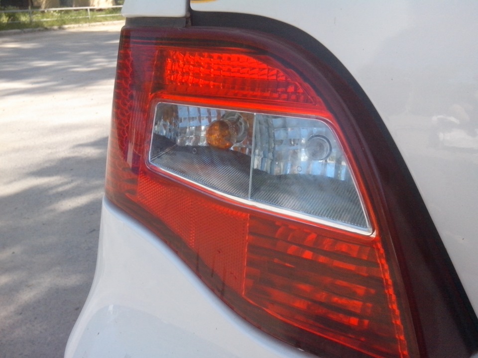 ТО 50т.км, и клеем бронированную пленку за задние фары. смотрите ...