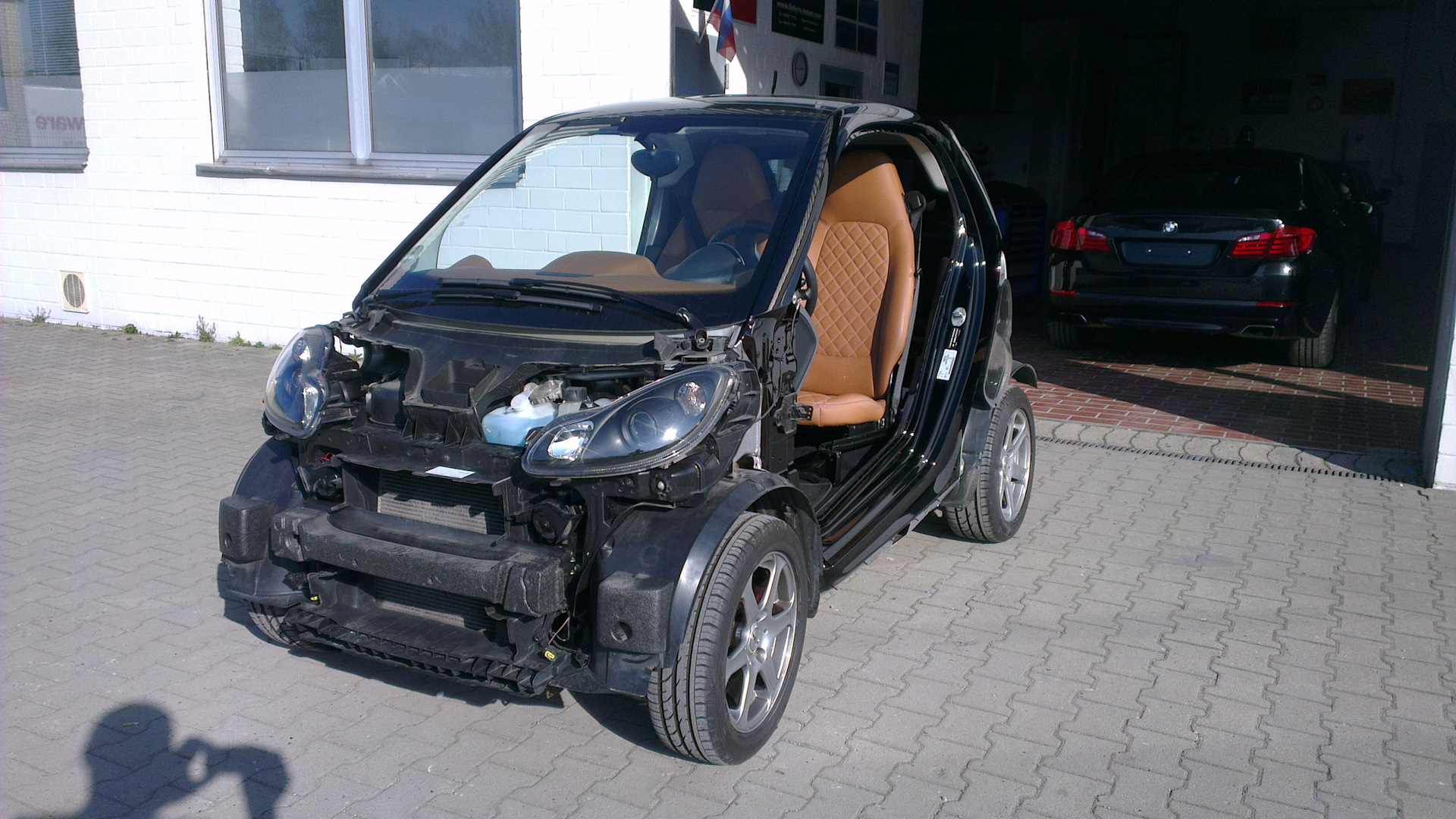 Smart без. Smart Fortwo 451 без бампера. Двигатель Smart Fortwo 450. Smart Fortwo 450 тюнинг. Smart Fortwo w450 двигатель сзади.