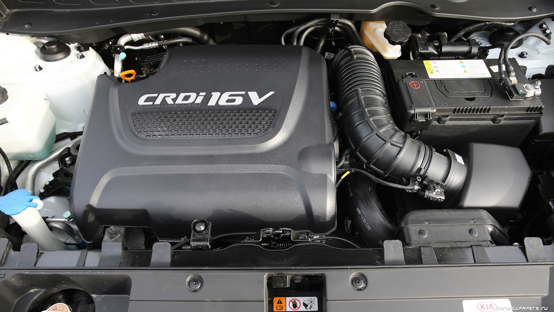 Ремонт двигателя киа спортейдж бензин. Kia Sportage 3 двигатель 2.0 аккумулятор. Kia Sportage 2014 аккумулятор. Аккумулятор Киа Спортейдж 3. АКБ Kia Sportage 3 2.0 CRDI.