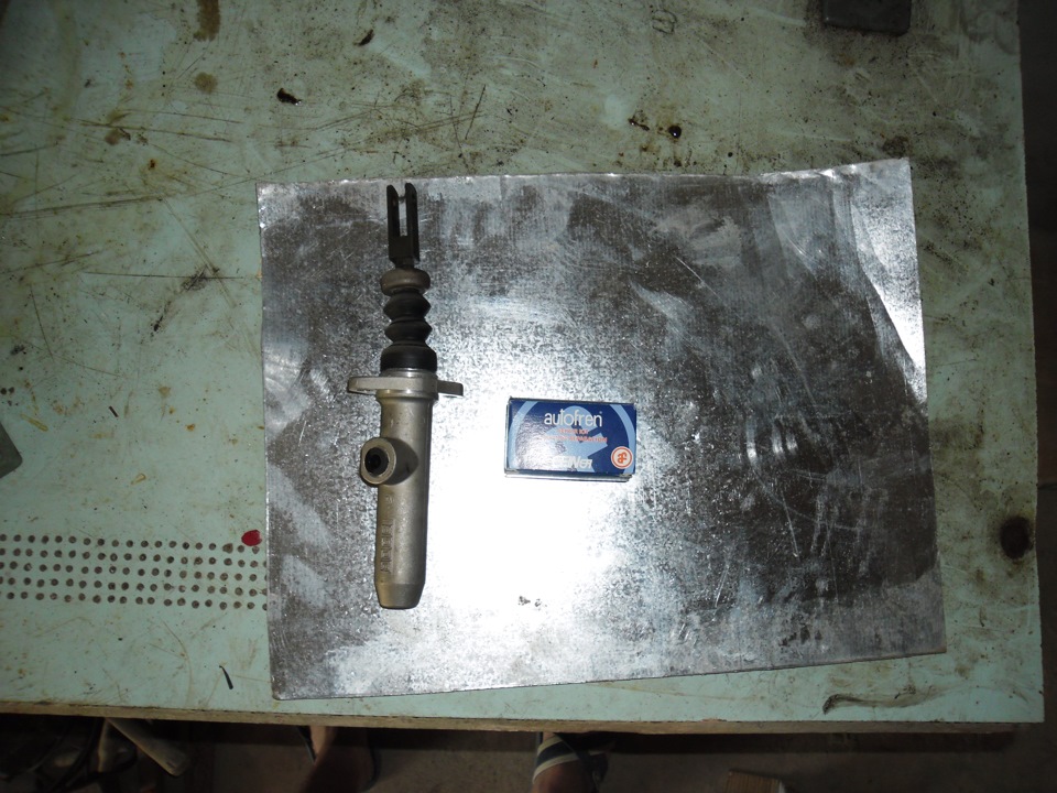 пропала педаль сцепления на половину — Audi 100 (C3), 2,3 л, 1989 года ...