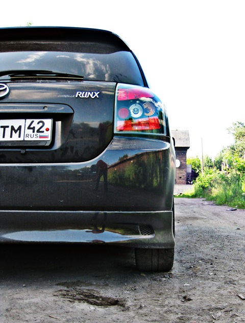 FEET - Toyota Corolla Runx 18 L 2001