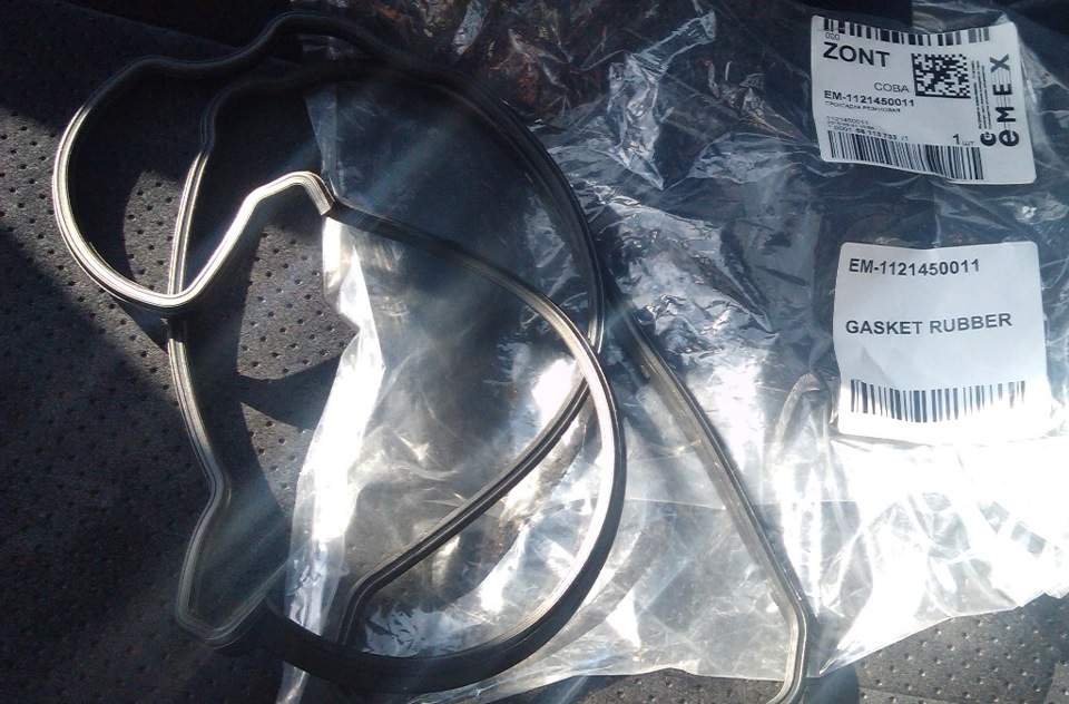 1uz non vvti коды ошибок. 375c762s 960. 1uz non vvti коды ошибок фото. 1uz non vvti коды ошибок-375c762s 960. картинка 1uz non vvti коды ошибок. картинка 375c762s 960. Вскоре после устранения ошибки 13 появилась новая и неприятная проблема, а именно:Двигатель начал работать вроде ровно, но идет вибрация на кузов (как будно детонация)…Заслонка ТRC при включении зажигания каждый раз калибруется…и ПРОПАЛА ТЯГА…Как появляется отсутствие тяги?! — элементарно. На холодную все хорошо…даешь газ машина едет…стоит двигателю прогреться до 60%, как начинается полтергейст… Стою на светофоре, сырой асфальт, 4 литра под капотом, отключаю все блокировки ТRC, включаю PWR режим, газ в пол…а она даже не шлифует…идет равномерный разгон под нагрузкой к 4000 оборотов начинает ехать чуть лучше, но все равно не то.Теперь по порядку:1. Самодиагностика показала множество ошибок по ТRC и ABS2. Съездил к электрику, который перепаял провода на заслонку, отрегулировав ее — пропала калибровка при включении зажигания и машина поехала бодрее, но шлифовать так и не смог заставить ее, сказал что надо смотреть катализаторы: П.С. Катализаторы съездил снял — посмотрел что они как новые и поставил обратно, плюс у меня 4 лямбды и датчики перегрева каждого из двух (ошибки небыло)3. Заменил Катушки зажигания на контракт (прозвонил их)4. Заменил свечи на новые. старые были в идеальном состоянии иридий с пробегом в 15000км.5. Масло не жрет не грамма6. При разгоне, даже если плавном — то ли семерит, то ли детонирует сильно двигатель7. Запускается хорошо что на холодную, что на горячуу…но всегда по разному, когда с пол пинка, когда раз — два крутанет.8. Проверял разряжение во впускном коллекторе — все в норме, соотвественно подсоса воздуха нет, клапана не зажаты, не разжаты…9. После настройки TRC ошибок осталось 0…то есть их нет…10. Заезжал на осциллограф, т.к. все разводят руками продиагностировал MAF (ДМРВ) и сказали, что он полурабочий…но не со 100% уверенностью. т.к. При неисправности датчика когда отцепляешь от него фишку — машина едет еще резвее, чем до этого. у меня же она глохнет.Но по графику (Фото не смог сделать) у меня при резком нажатии на педаль газа идет провал примерно вот такой график выресовывается