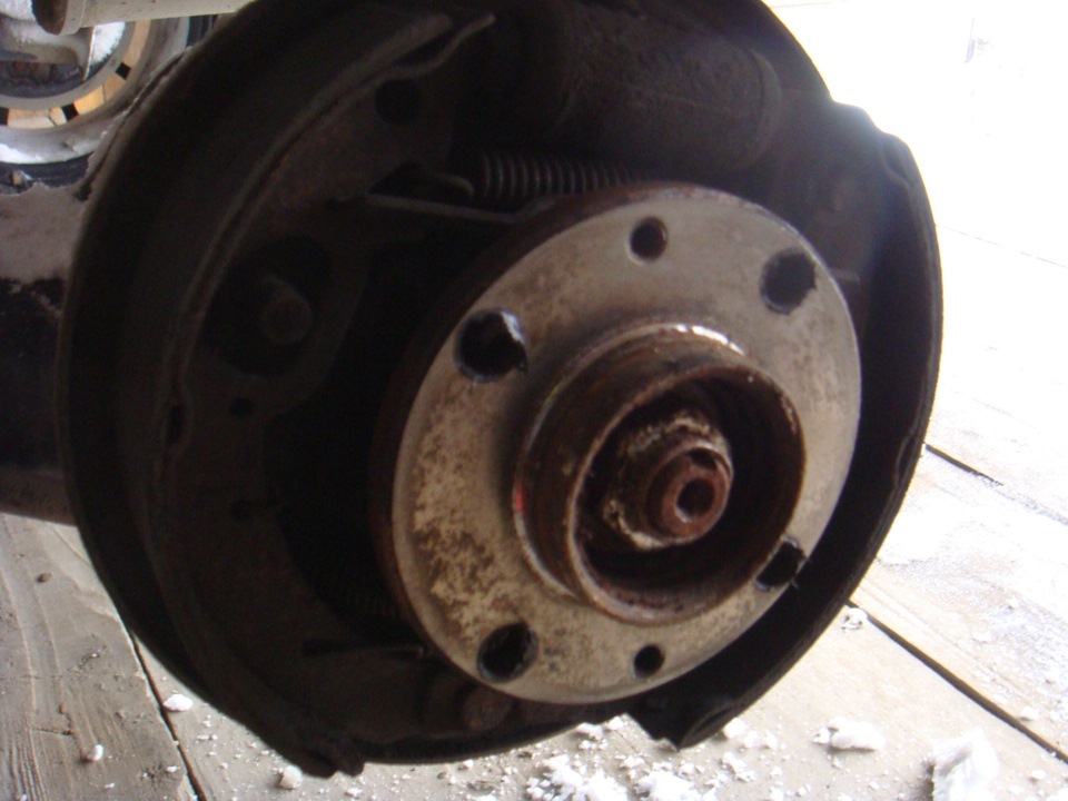 Замена подшипника задней ступицы — Lada Приора хэтчбек, 1,6 л, 2011 ...