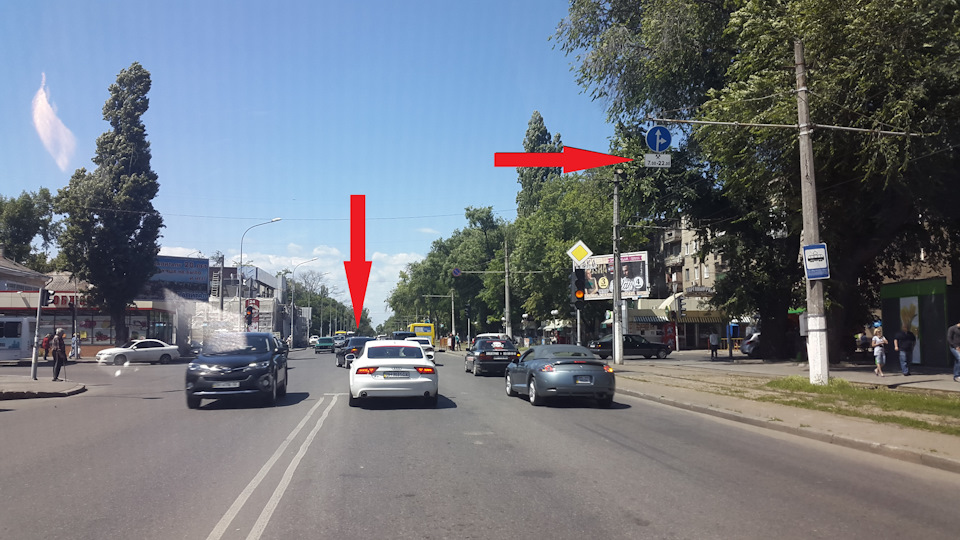 На знаке мы видим время действия. Поворачивать налево сейчас нельзя. Но если сильно надо, то видимо можно — Mercedes-Benz G-Class (W463 1G)