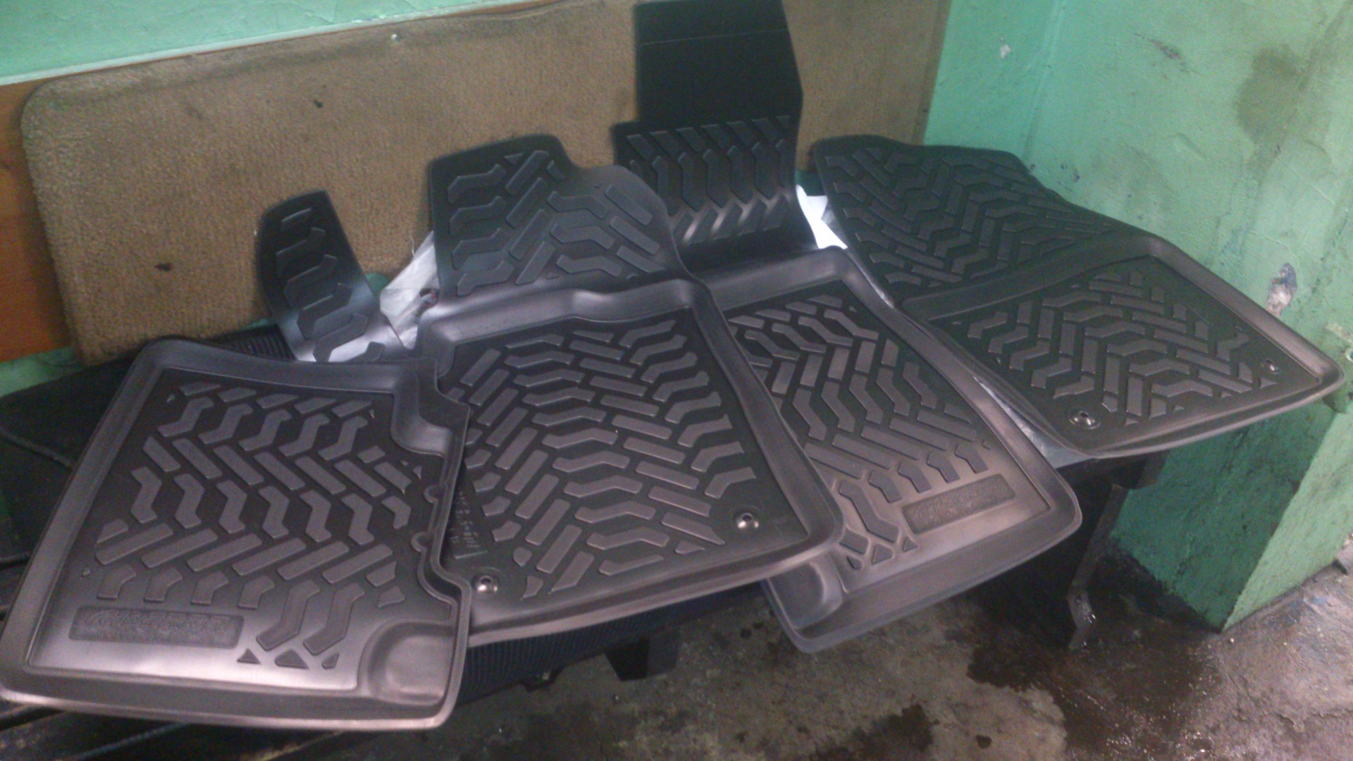 Коврики Jeep Grand Cherokee wk2. Коврики Jeep Grand Cherokee wk2 оригинальные. Коврики резиновые в автомобиль Jeep Grand Cherokee 2022. Коврики салона Grand Cherokee 2013г.