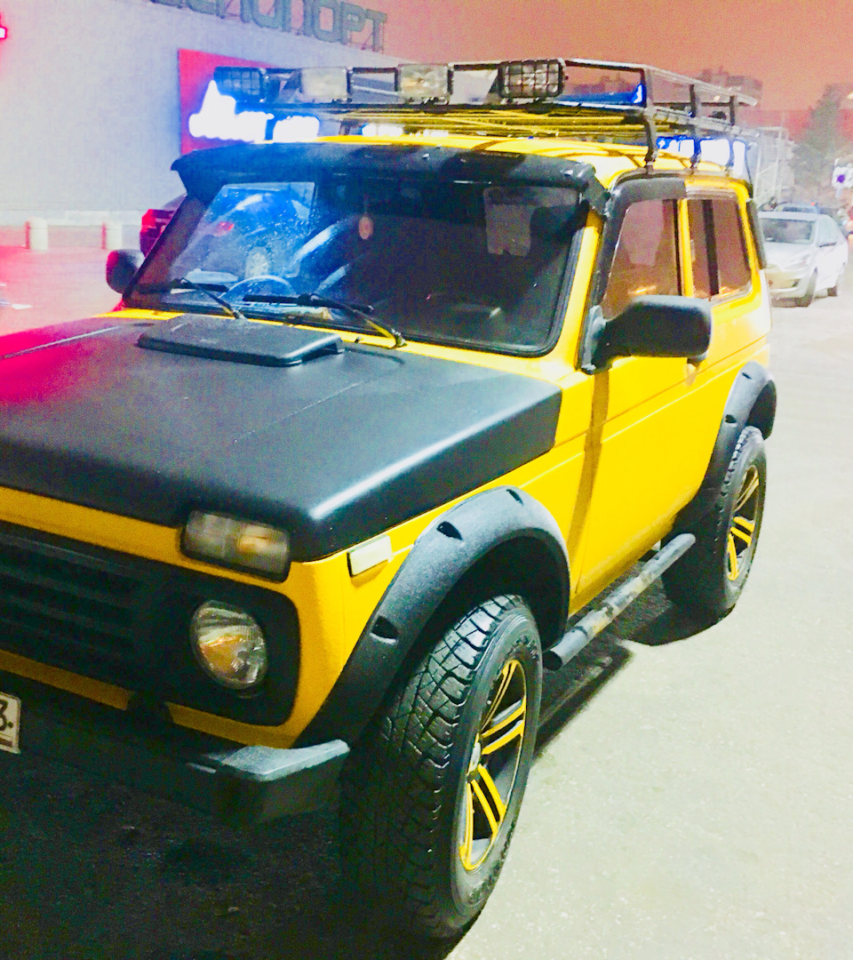 Теперь капот в чёрный(раптор) ) — Lada 4x4 3D, 1,7 л, 2007 года | кузовной  ремонт | DRIVE2