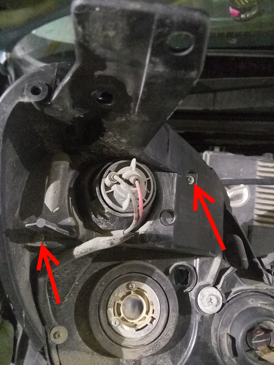 Мытье фары изнутри и переделка фар под американский свет. — Mazda ...