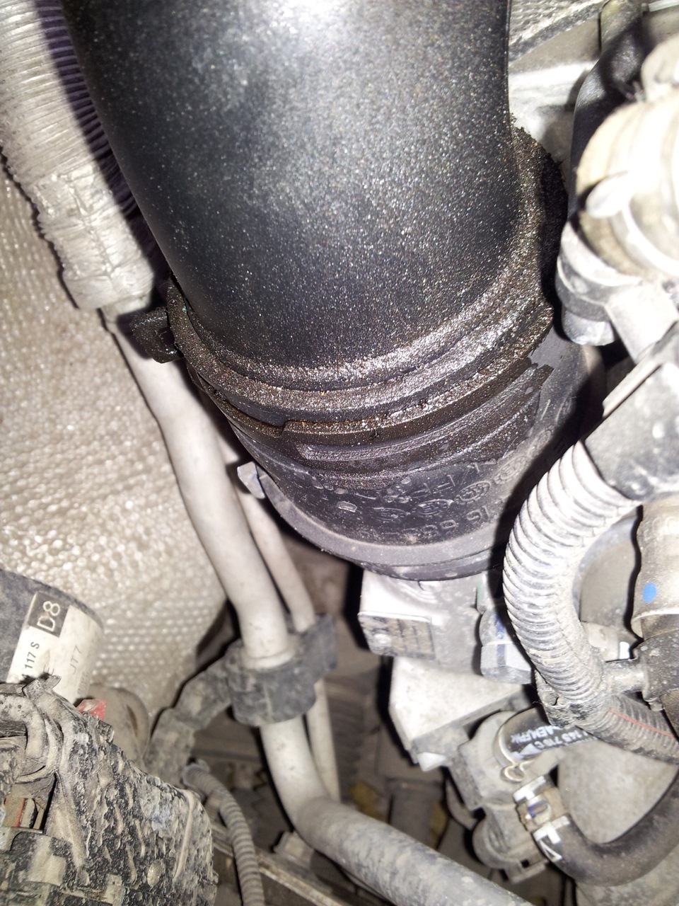 Фотография взята из интернета — с моим патрубком ровно такая же ситуация… — Skoda Octavia A5 Mk2