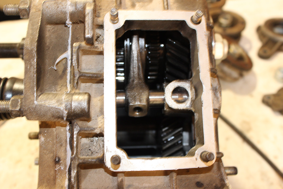 3790889s 960 Как крепится раздатка на ниву 2121