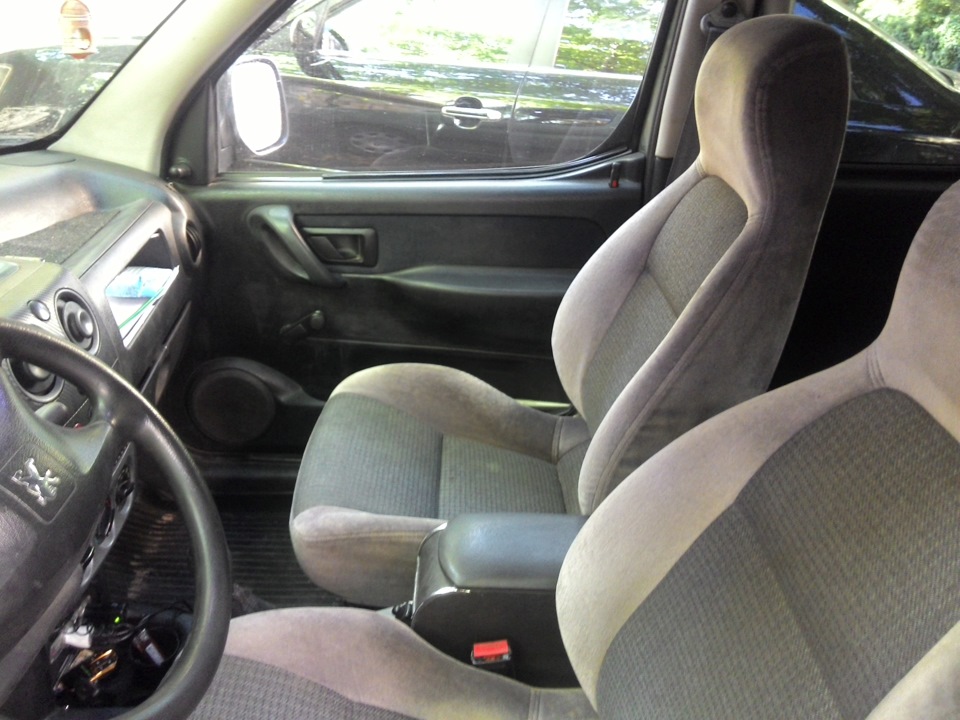 Подлокотник — Peugeot Partner, 1,9 л, 2006 года | аксессуары | DRIVE2