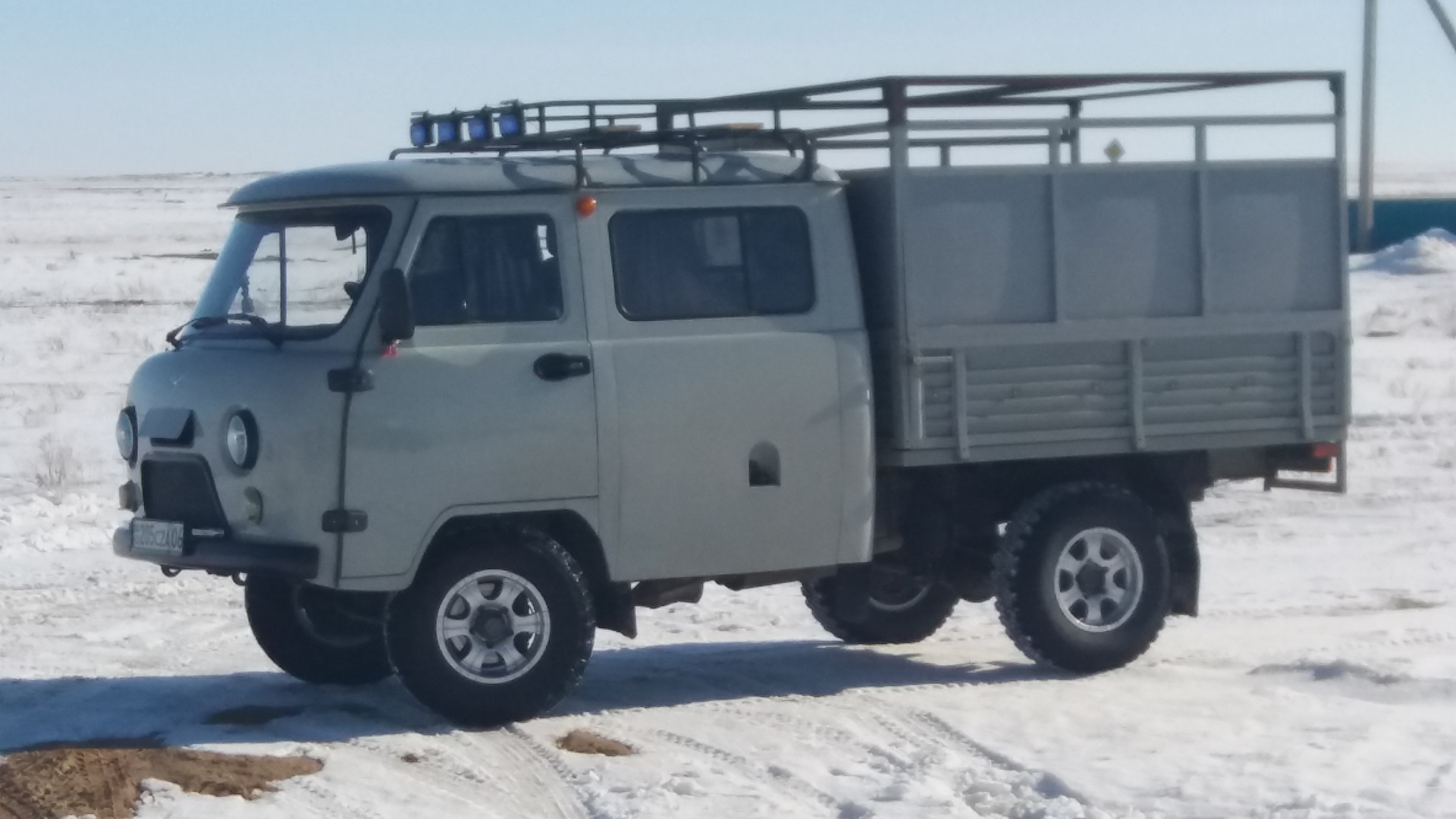 Уаз фермер в иркутской. УАЗ 39094 пикап. Багажник на УАЗ 39094. Багажник на УАЗ фермер 39094. УАЗ 390945 пикап.