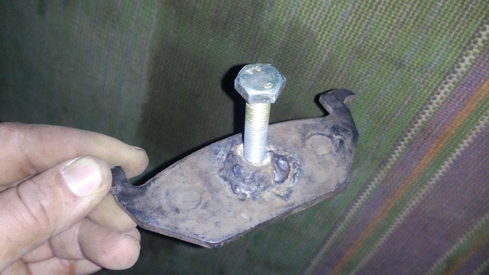 как вдавить суппорт — Volkswagen Caddy (3G), 2 л, 2005 года | своими ...