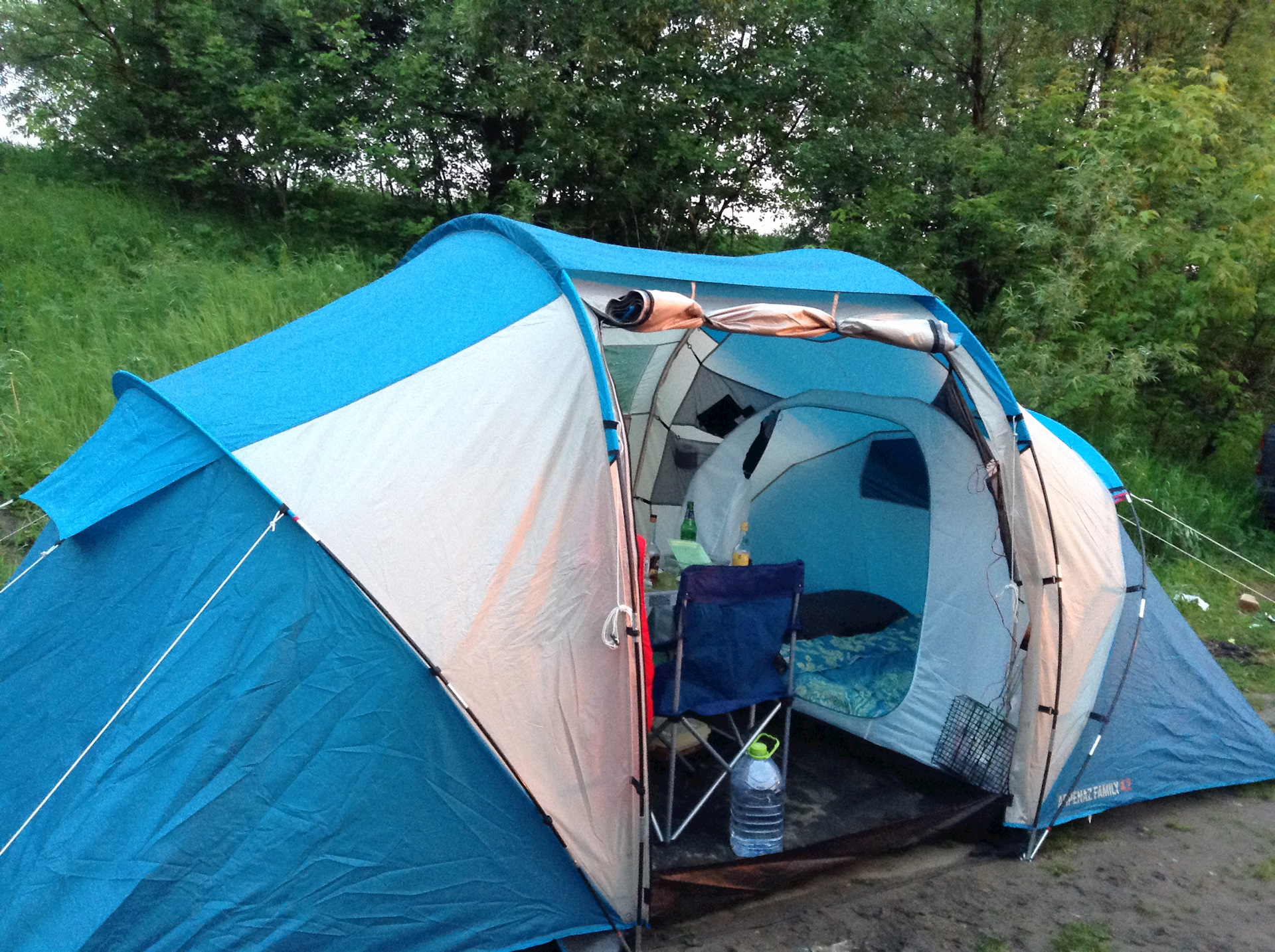 Quechua arpenaz family 4. 2 fresh black. палатка quechua arpenaz 4. 2. 5м.