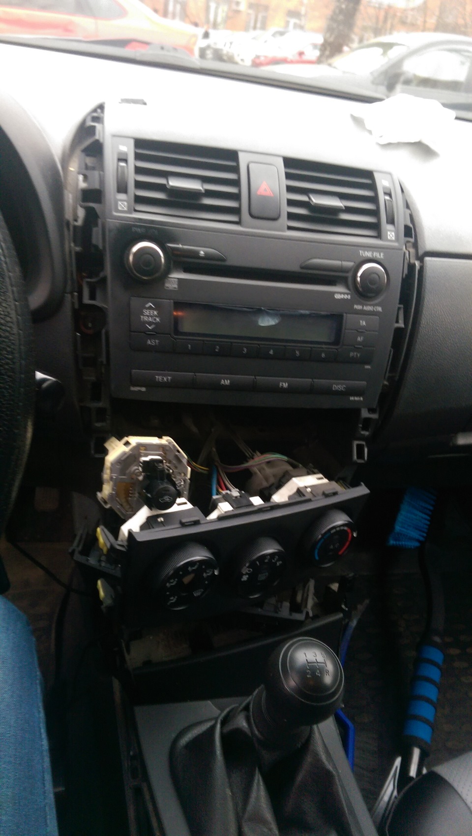 Замена лампочки подсветки. — Toyota Corolla (140/150), 1,4 л, 2007 года ...