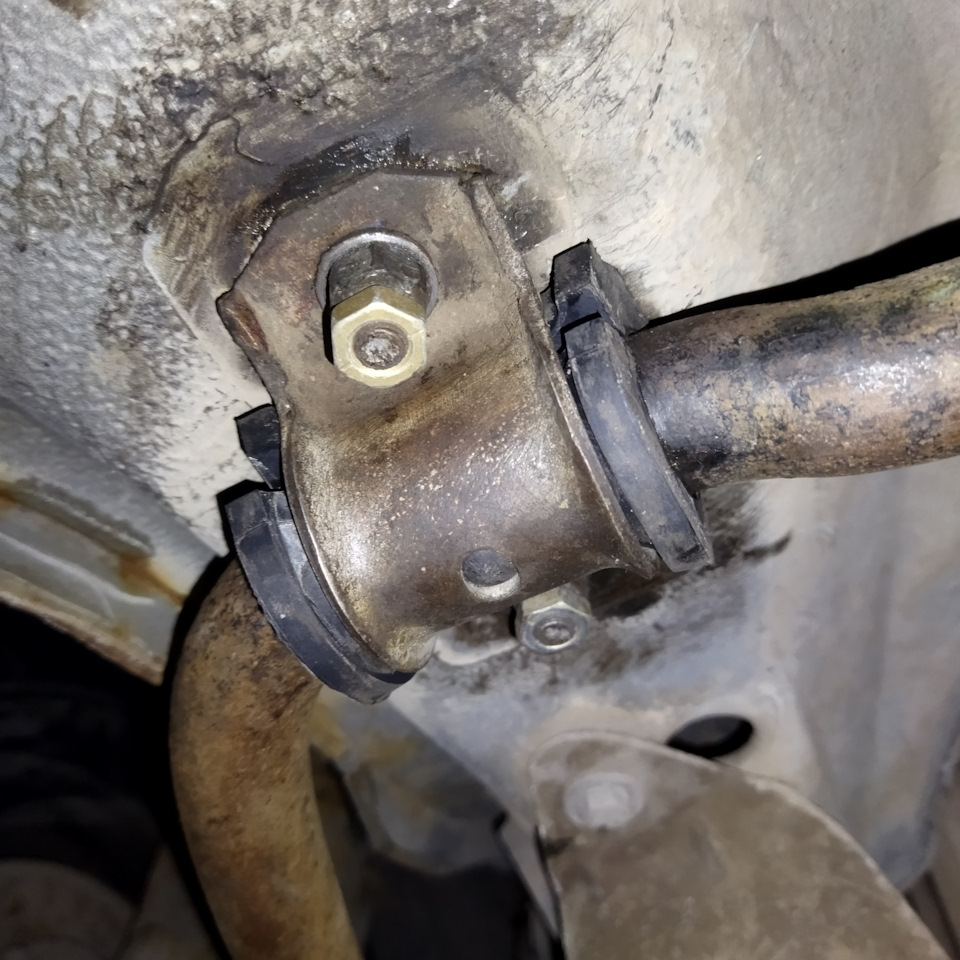 Замена стоек стаба и втулок. Смазывать или нет втулки стабилизатора ...