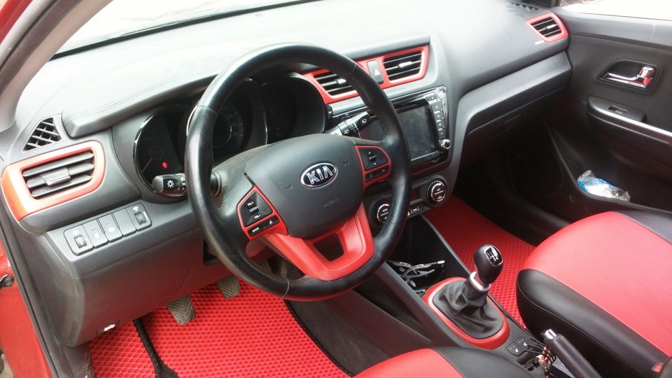 KIA Rio Красное на черном