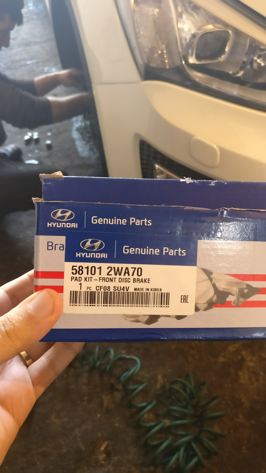 Замена передних тормозных колодок — Hyundai Santa Fe (3G), 2,4 л, 2012 ...
