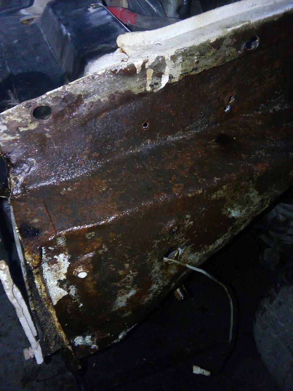 Чем смыть мастику с днища автомобиля