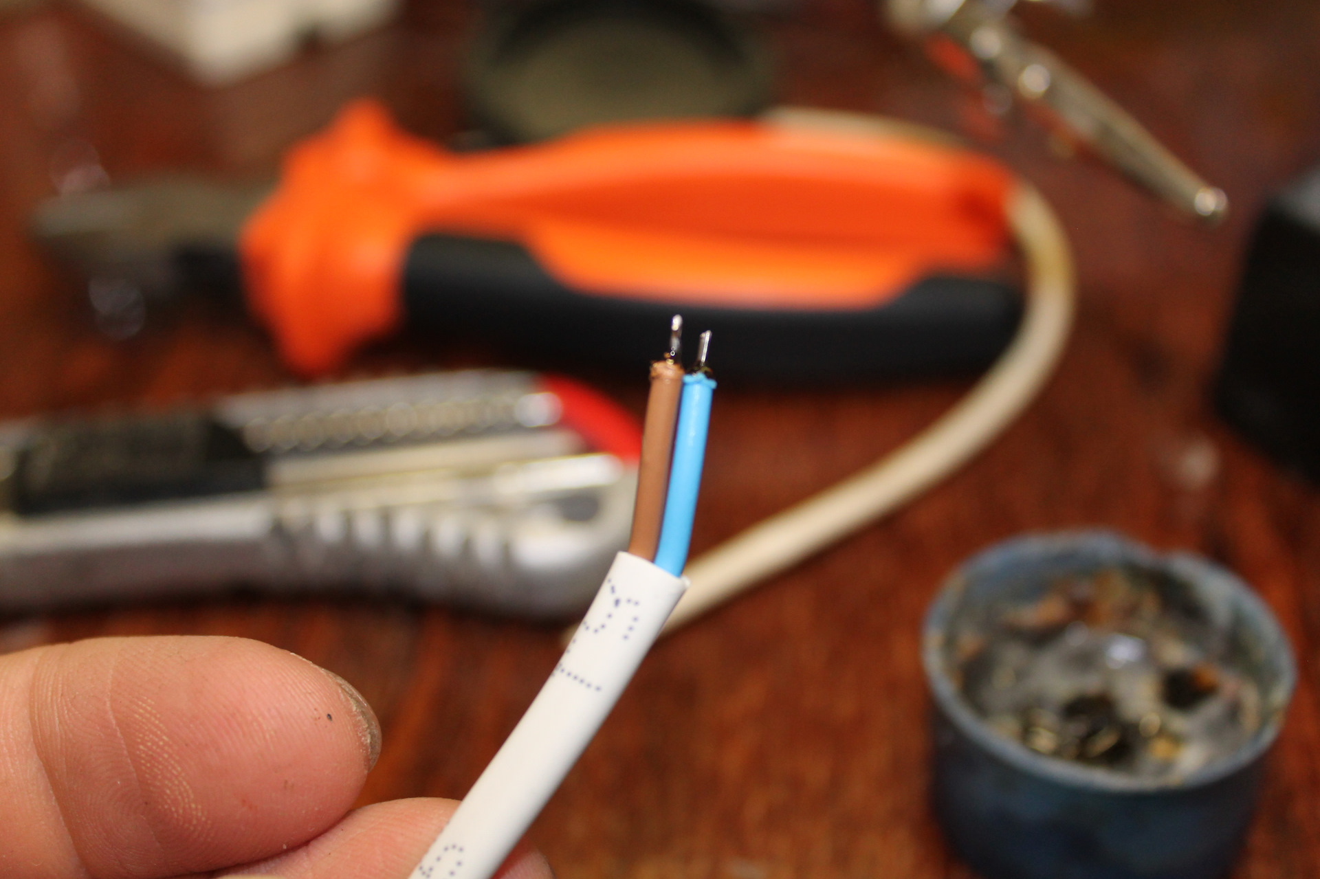 Наращивание проводов. Надставить провод. Электрооборудование кабели. Нарастить кабель. Как правильно нарастить кабель.