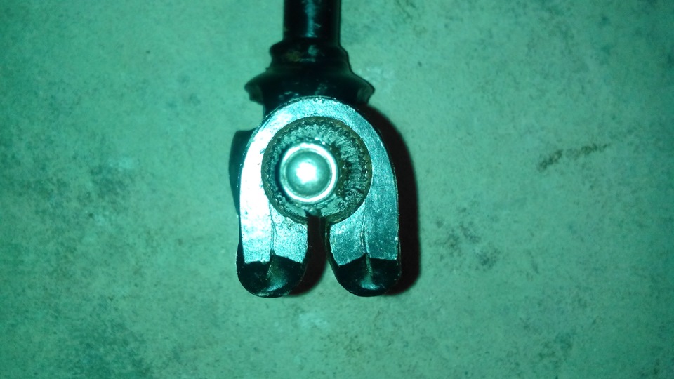 Заменил крестовину рулевого карданчика(нижнего) — Toyota Scepter, 2,2 л ...