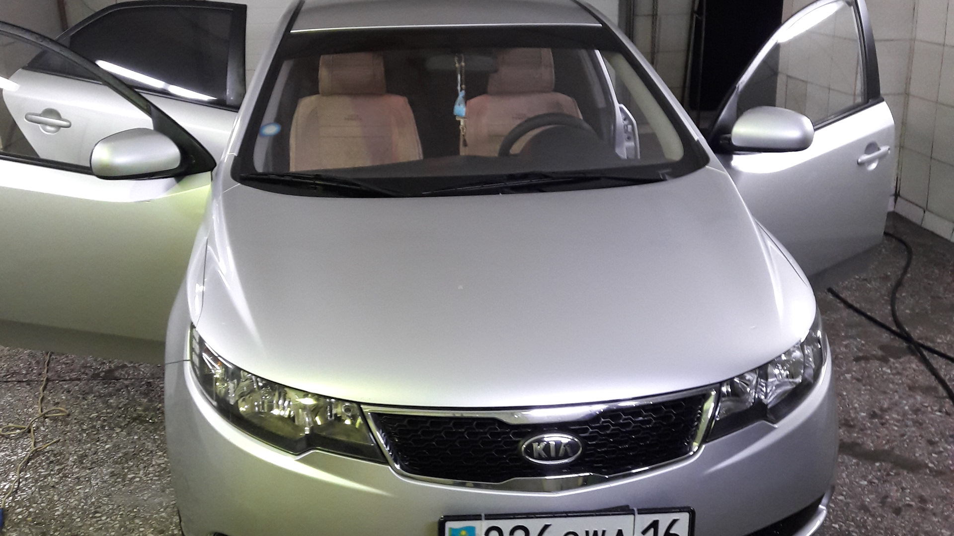 Р‘РµР»С‹Р№ Kia Cerato Рј425РєРј13