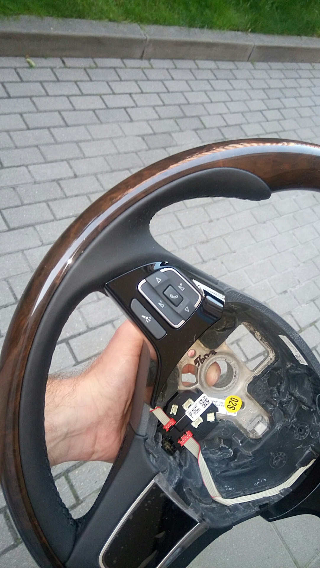 Деревянный руль туарег нф. Деревянный руль туарег нф. Руль фольксваген туарег 2008. Руль под дерево туарег. Деревянный руль фольксваген.