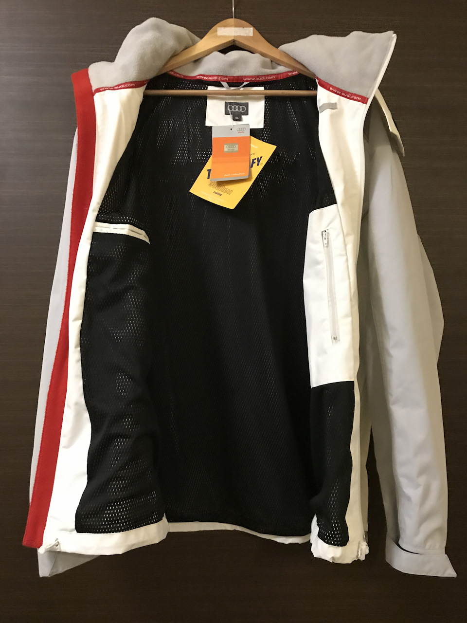 Лёгкая, удобная и функционал соблюдён — внутри 2 кармана на фиксаторах — Audi Allroad (C5)