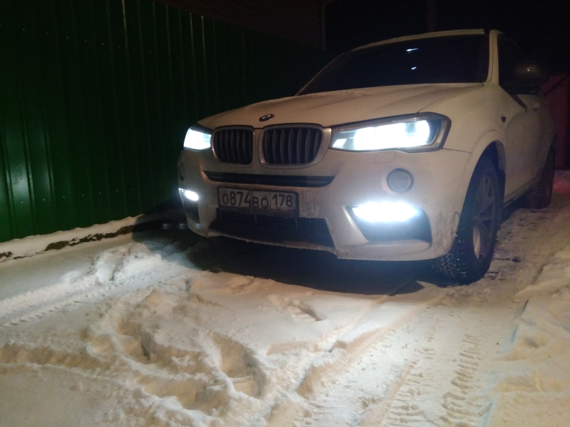 Фара бмв ф25. BMW f25 фара. Фары БМВ х3 ф 25 рестайл Америка. БМВ х3 f25 туманка. Фара БМВ х3 f25 Рестайлинг.