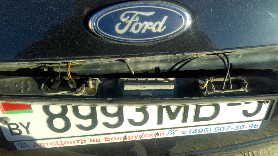 Откручиваем изнутри четыре гайки и вынимаем саблю — Ford C-Max I